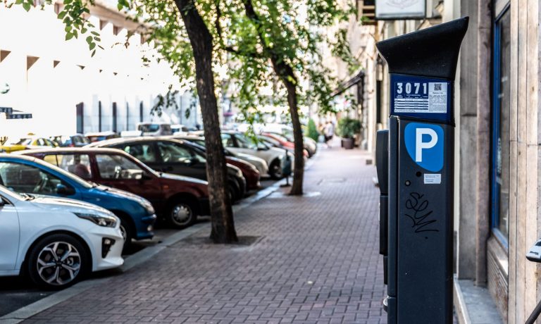 A pakolóőreink nem boxzsákok!